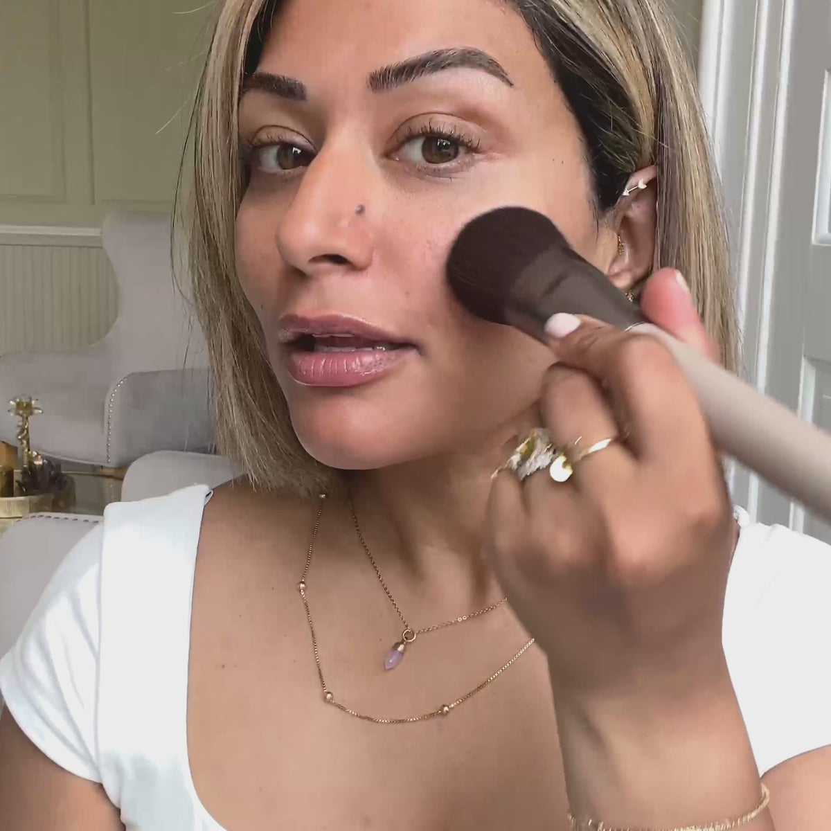 Carica video: Complexion Brush