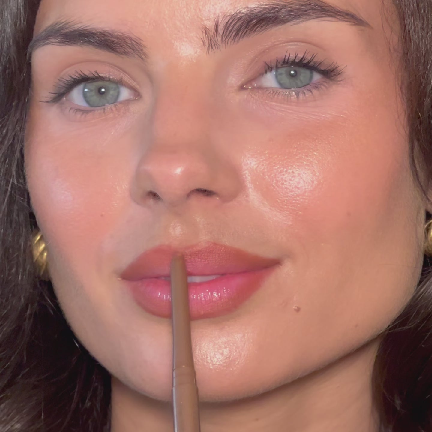 Load video: Lip Line | Long Wear Retractable Lip Pencil