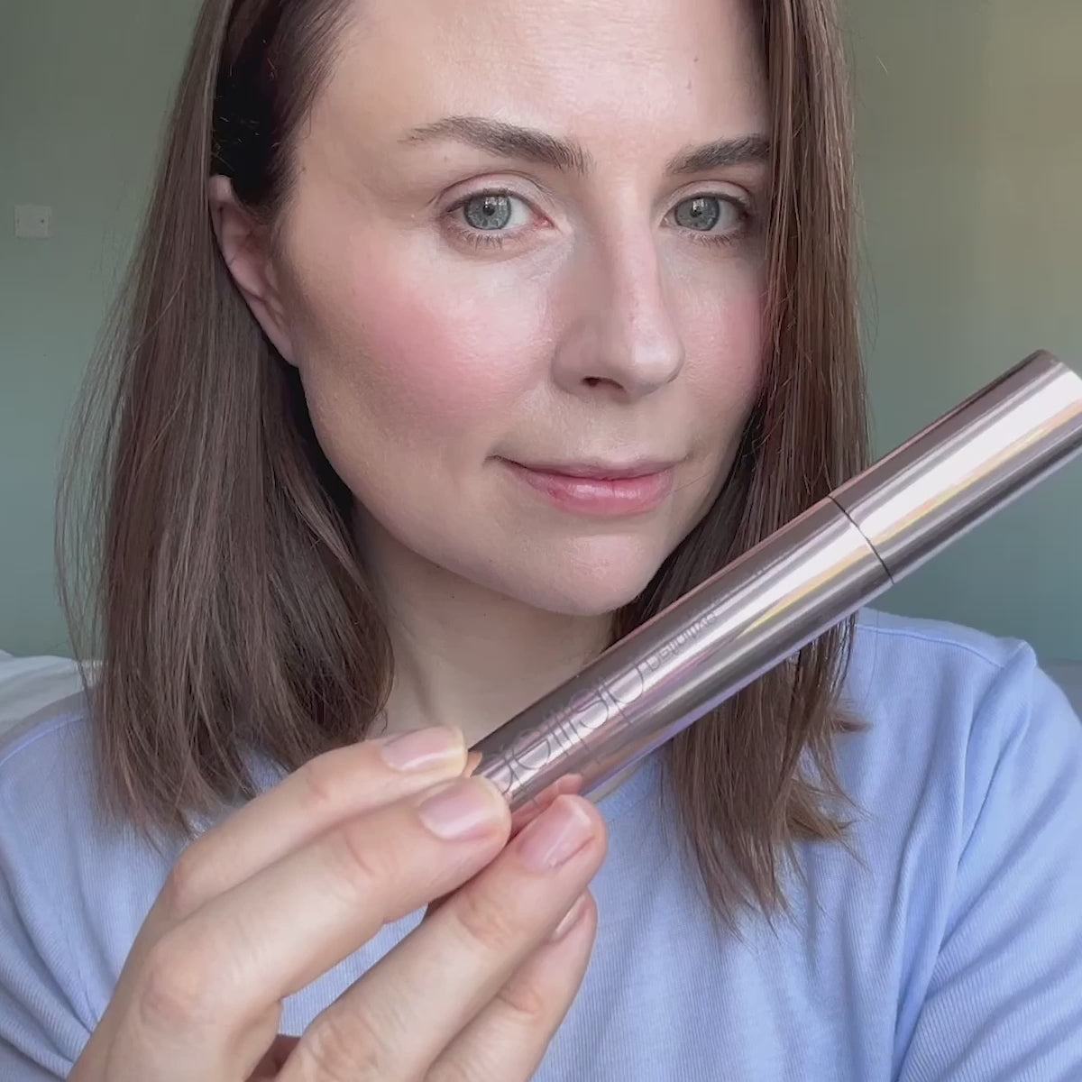 Load video: Definitive | Volumising and Defining Mascara