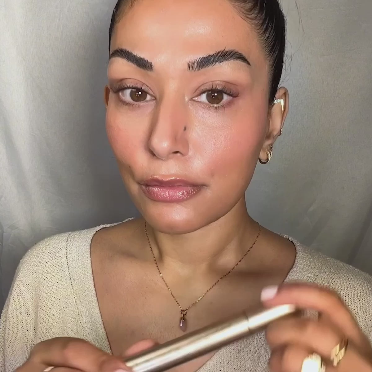 Load video: Intense | Day-to-Night Buildable Volumising Mascara