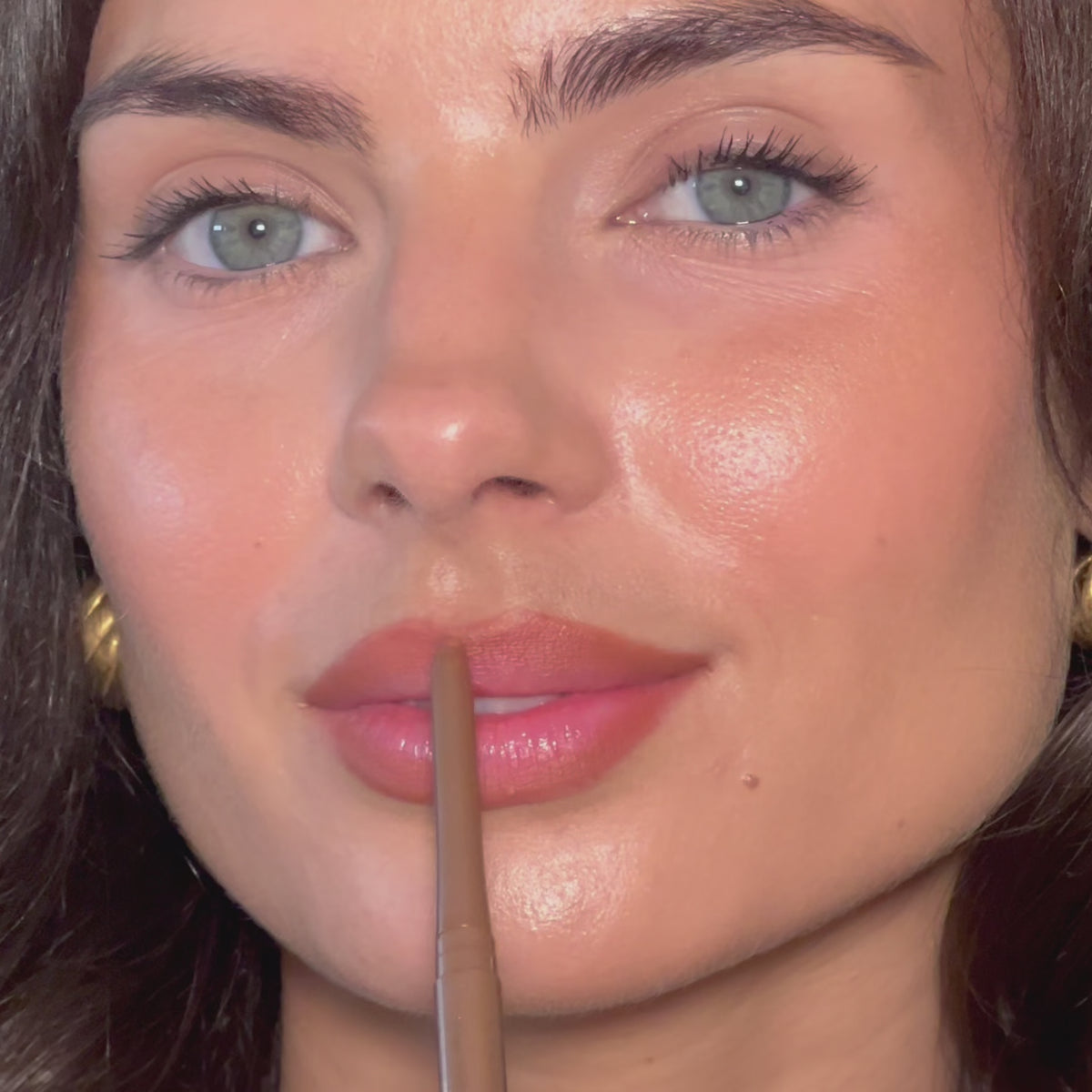 Load video: Lip Line | Long Wear Retractable Lip Pencil