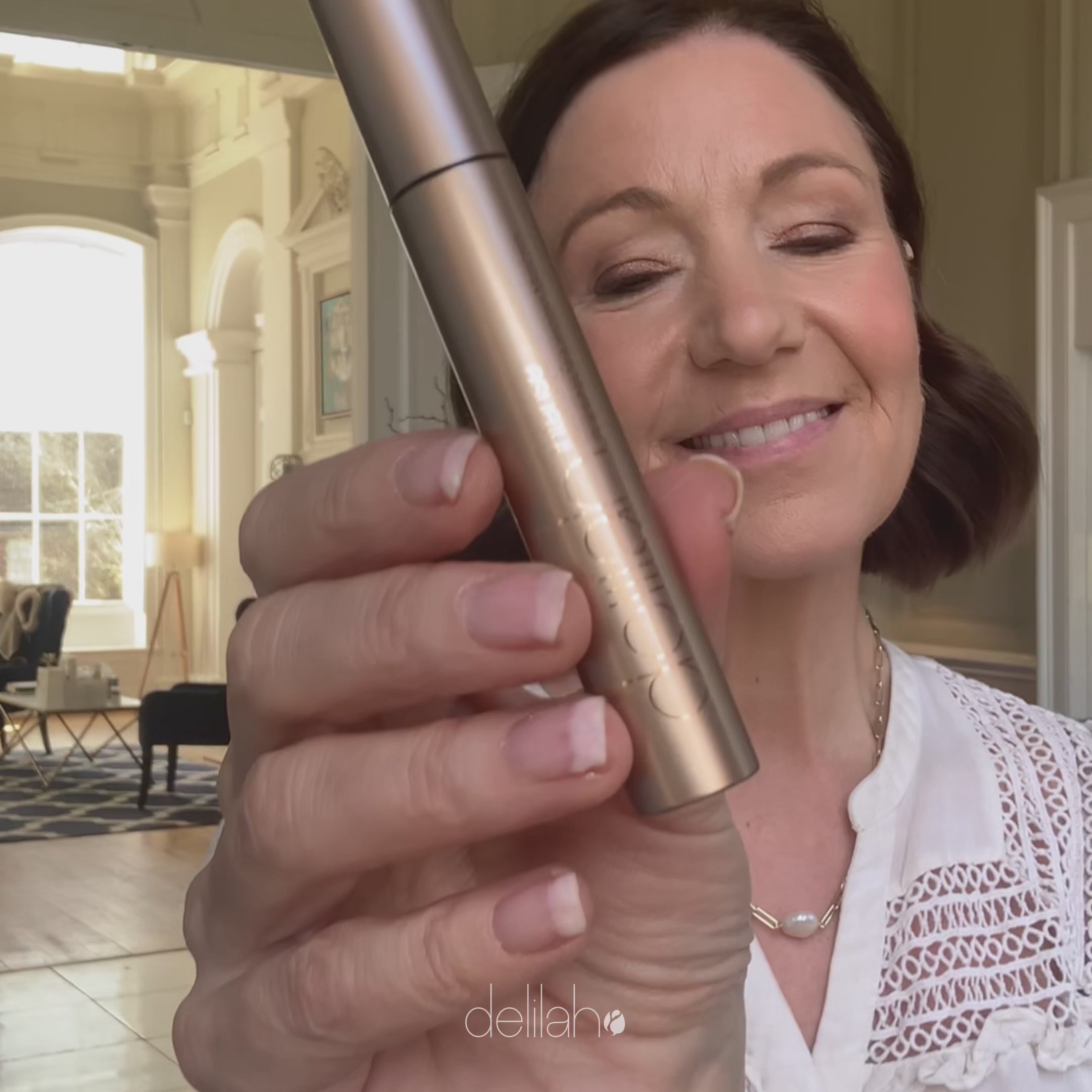 Load video: Intense | Day-to-Night Buildable Volumising Mascara